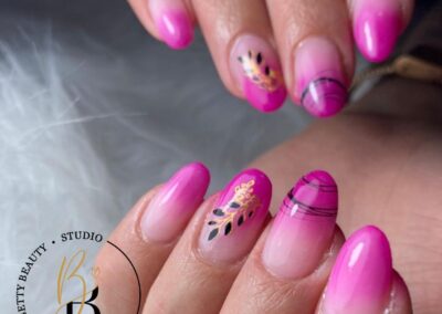 Maniküre-pink-creative-by-BettyBeauty